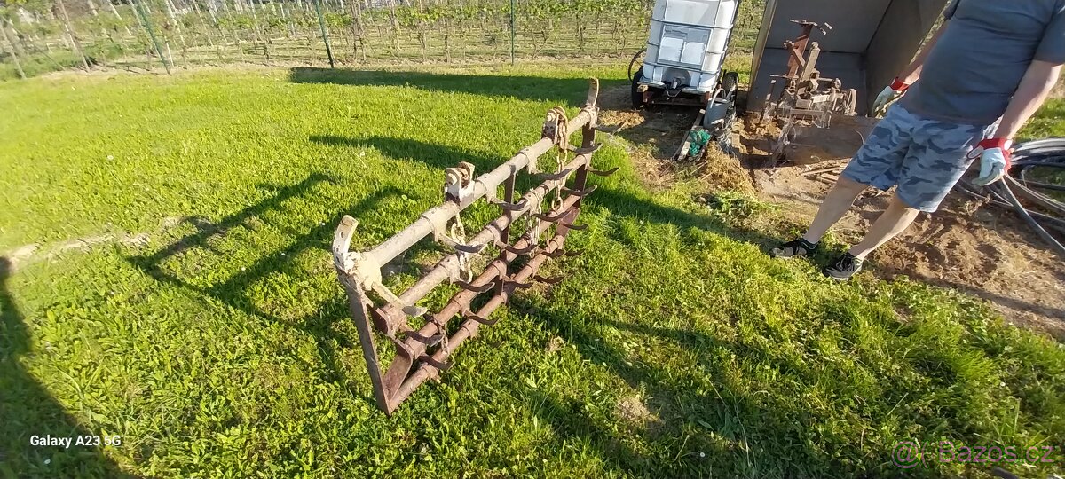 Pospěch za traktor