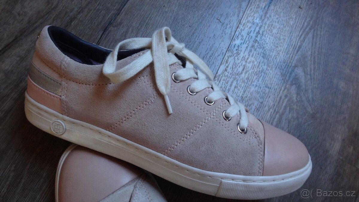 Kožené tenisky Tommy Hilfiger v.41