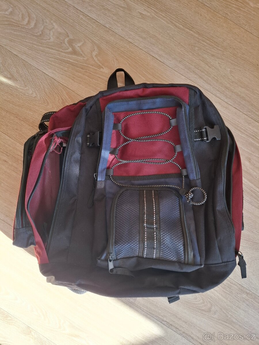 Prodám pěkný lehký batoh černovínový