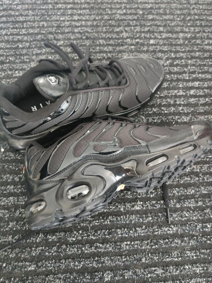 NIKE AIR MAX PLUS TN