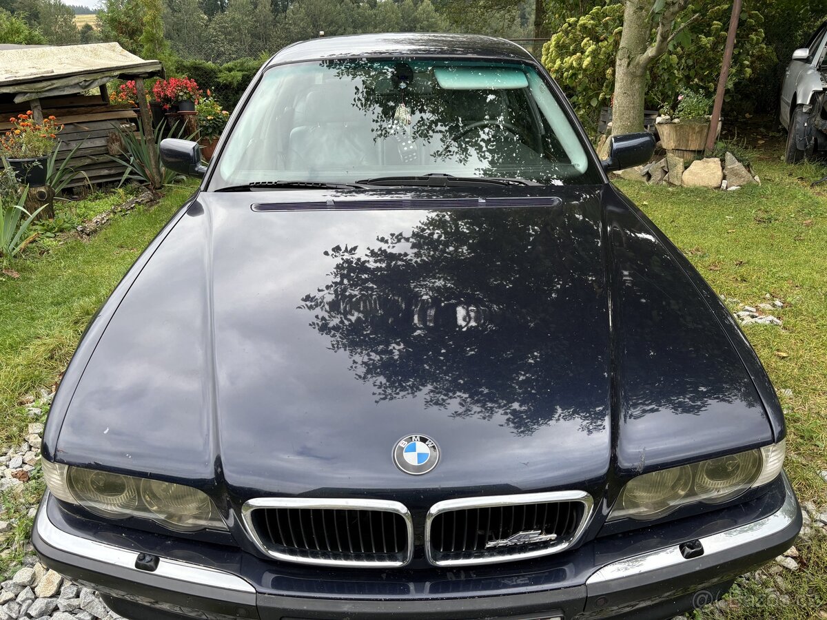 kapota bmw e38