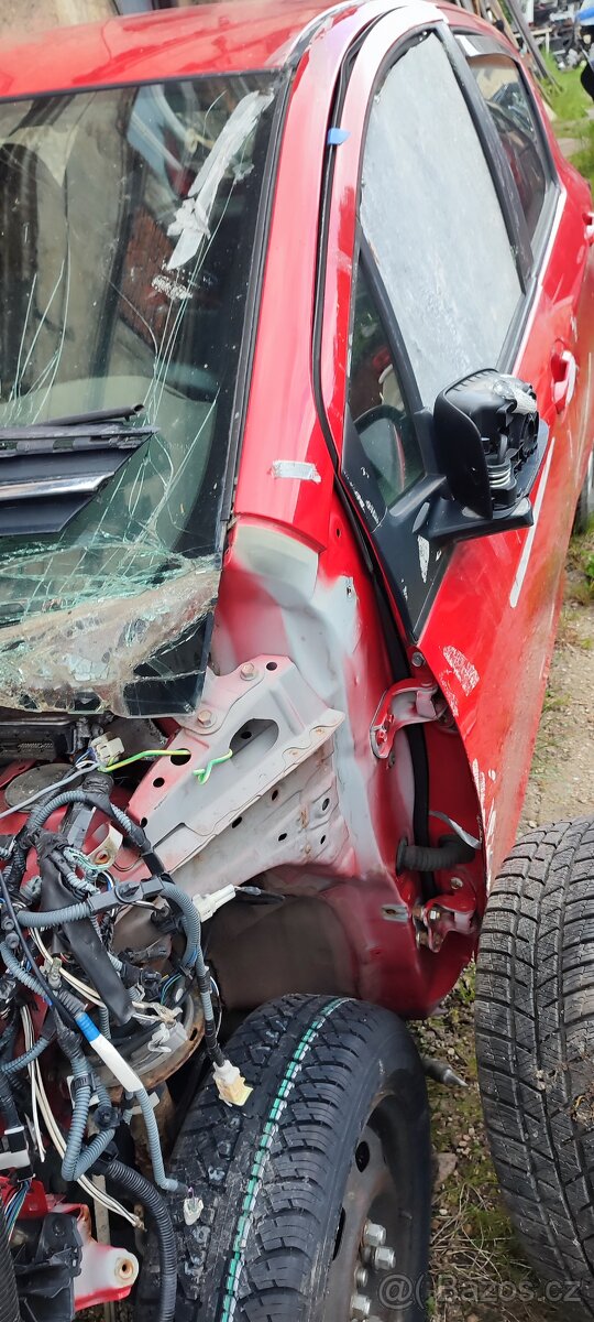 Yaris 1.0 na opravu,dily
