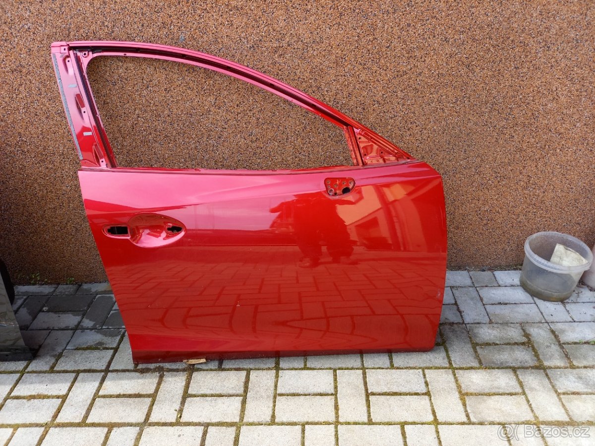 Mazda 3  prave  predni dvere