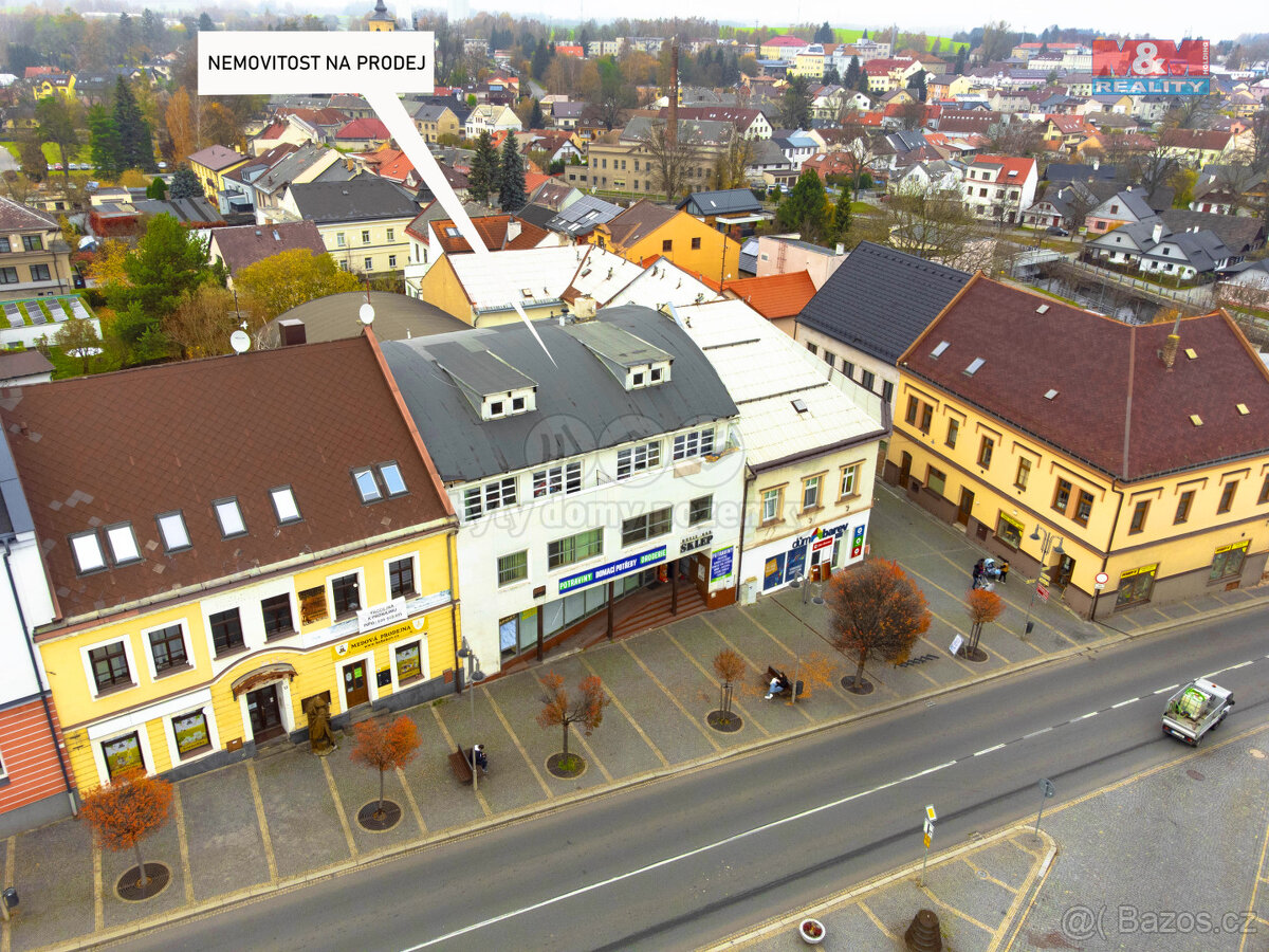 Prodej bytového domu s 10 byty a komercí, Hlinsko