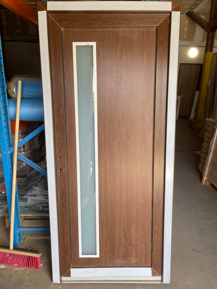Prodám vchodové dveře 90cm vč rámu Levé