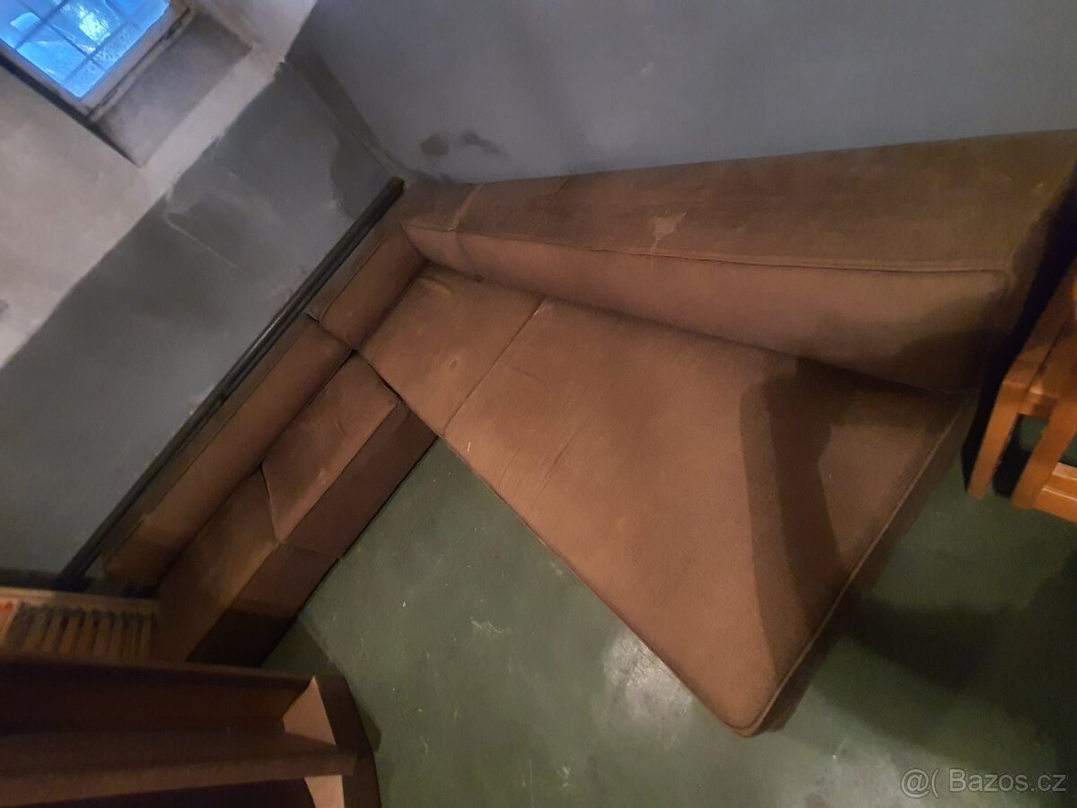 Starší velká sedací souprava ZDARMA