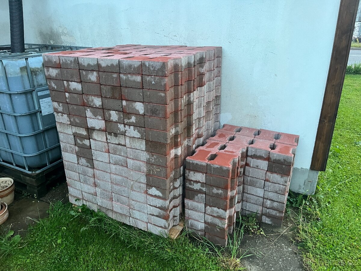 červená zámková dlažba "Ičko" 546 ks