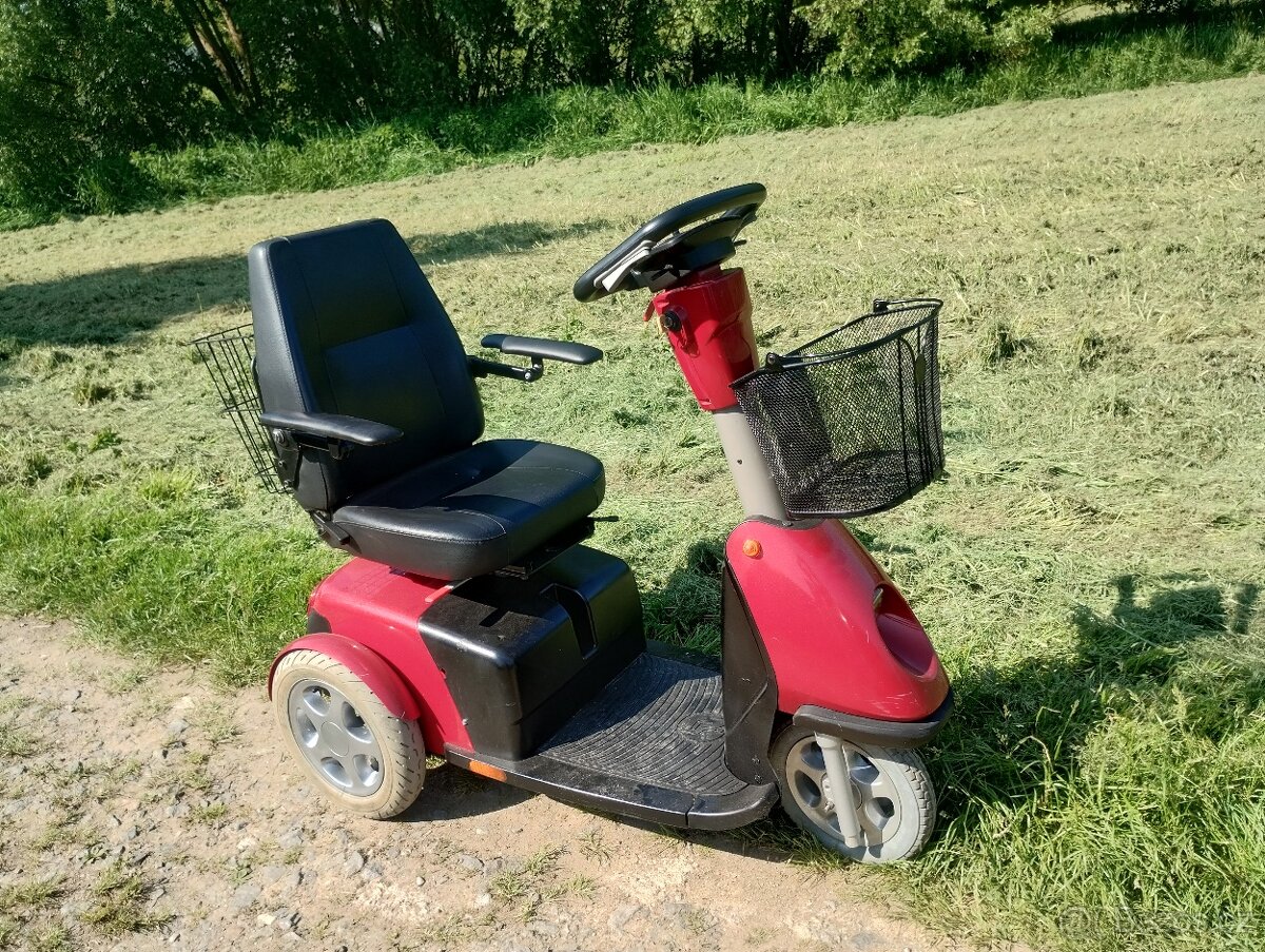 Elektrický tříkolový skútr