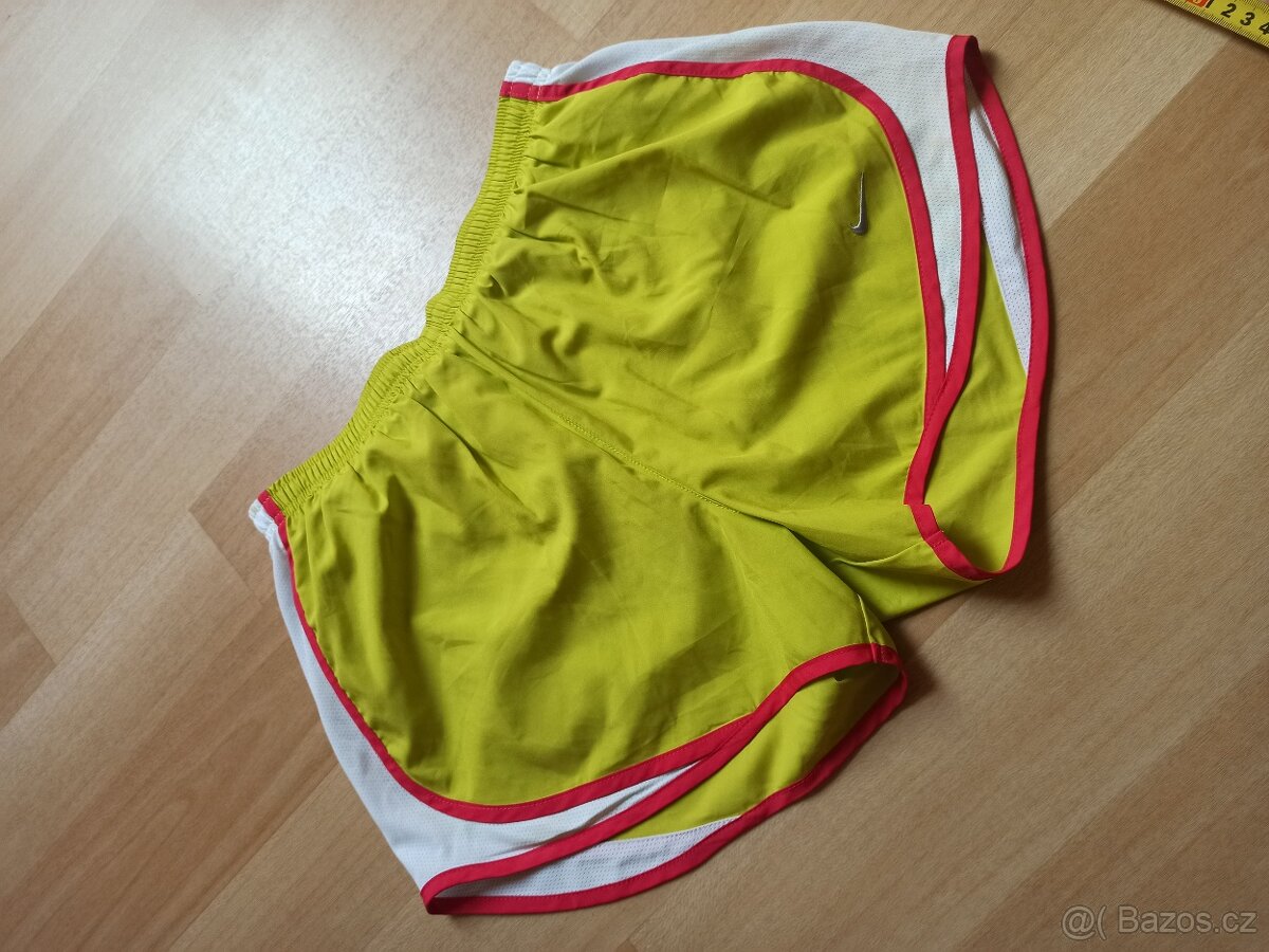 Běžecké/ fitness trenýrky Nike vel. M