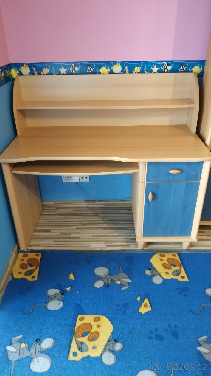 Psací stůl