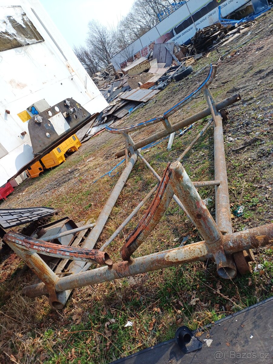 Podstavec pod jachtu