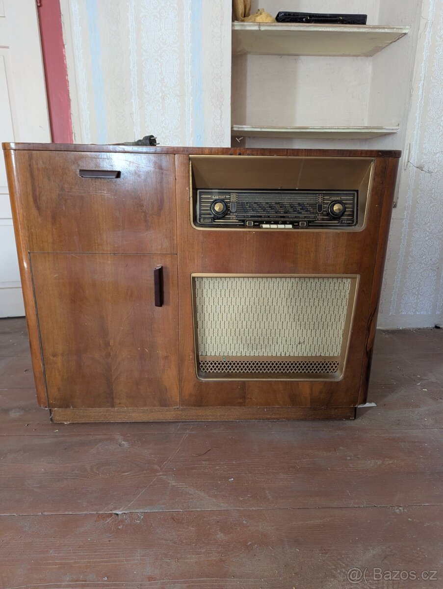 Starý gramofon Supraphon LE58