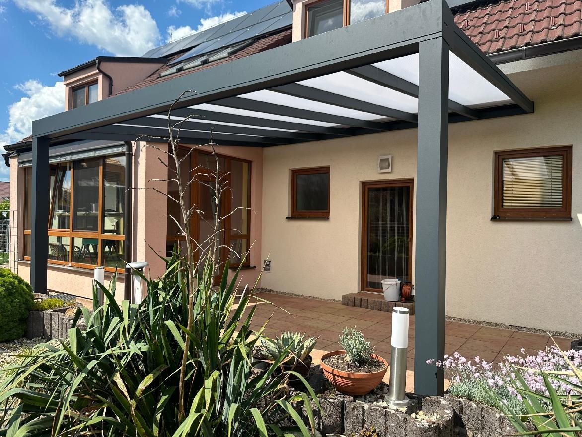 Hliníková pergola k montáži svépomocí