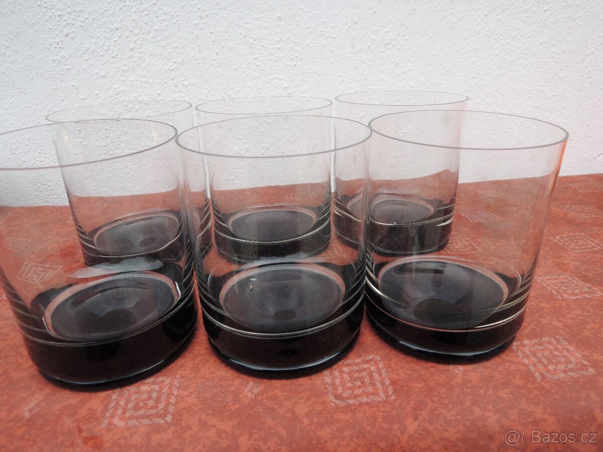 Sklenice z kouřového skla