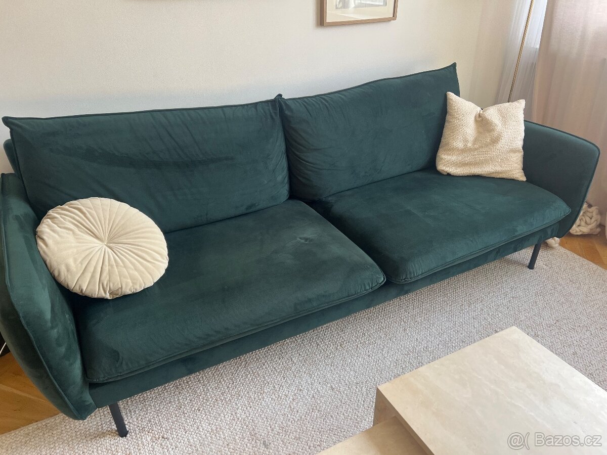 Zelena sametová sedačka