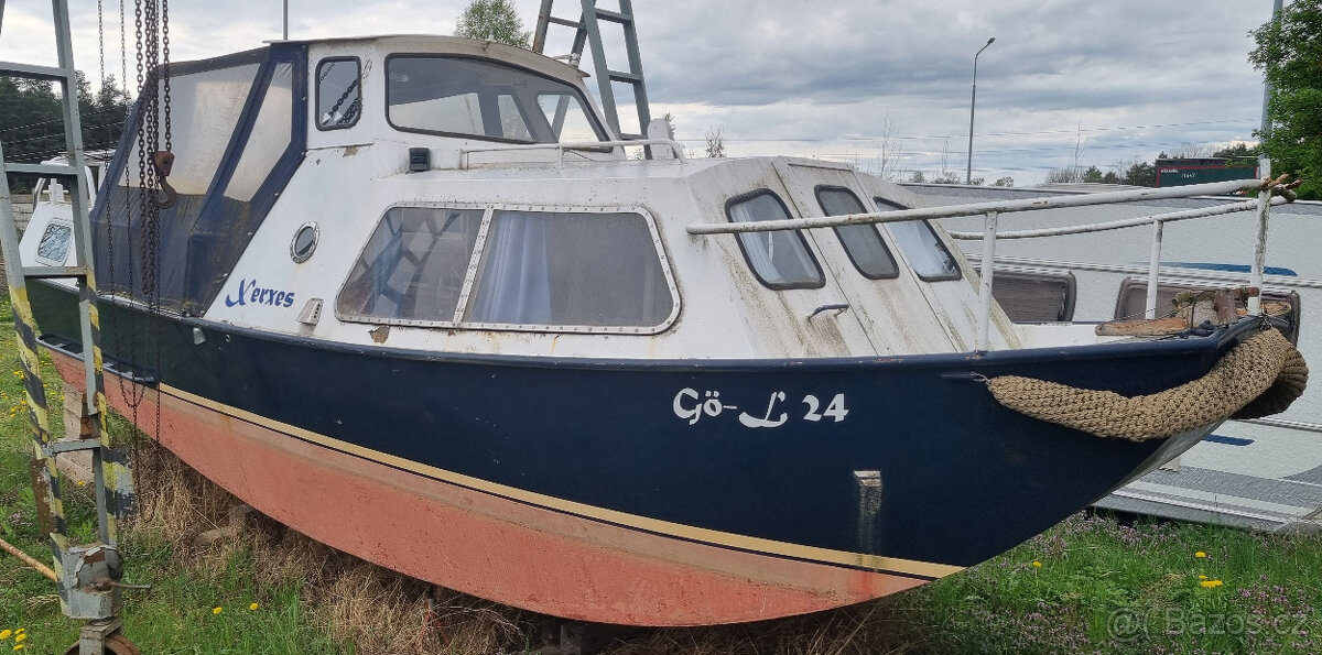 DOERAK 780-AK MOTOROVÁ KAJUTOVÁ LOD