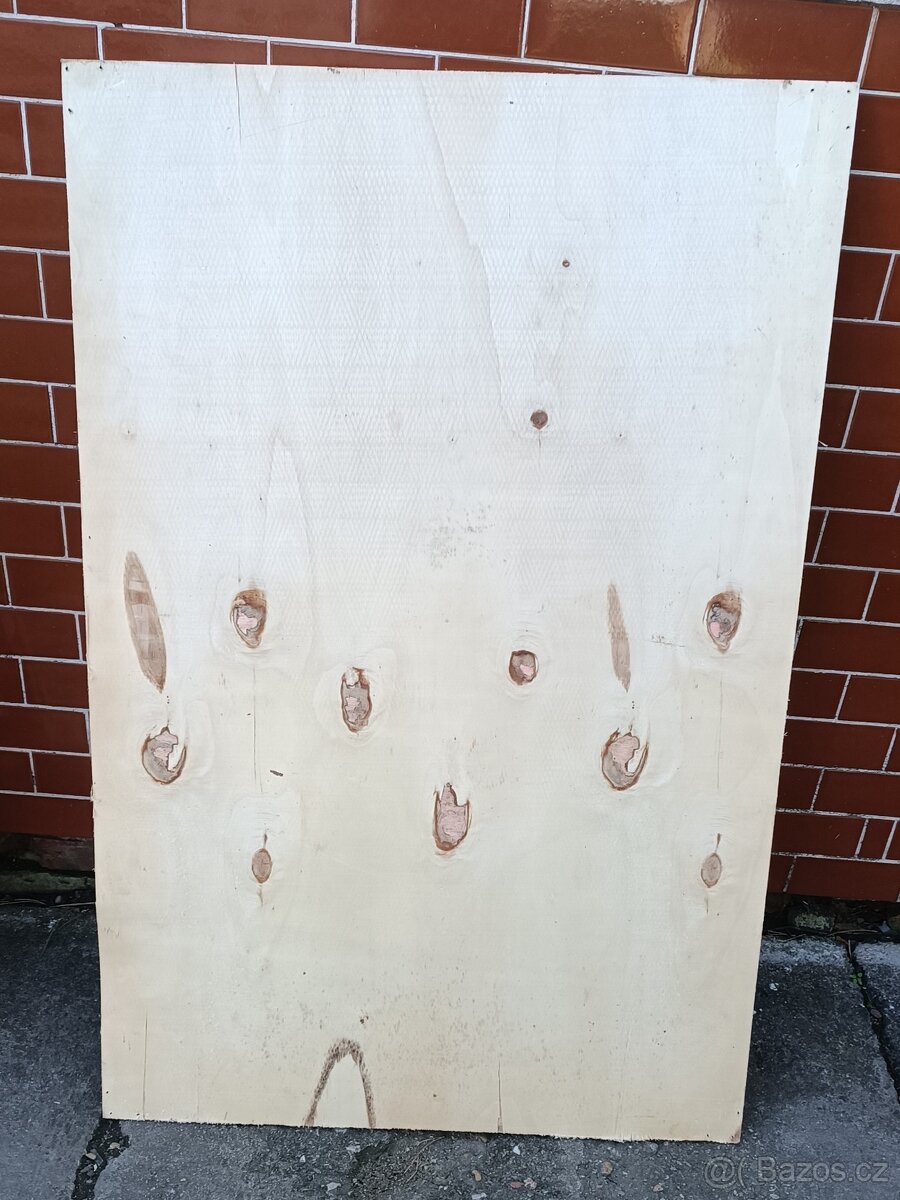 DŘEVOTŘÍSKOVÁ DESKA