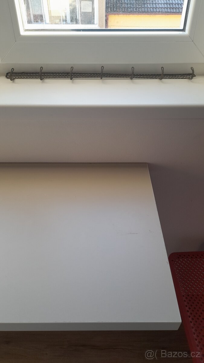 Drátěný věšák na klíče