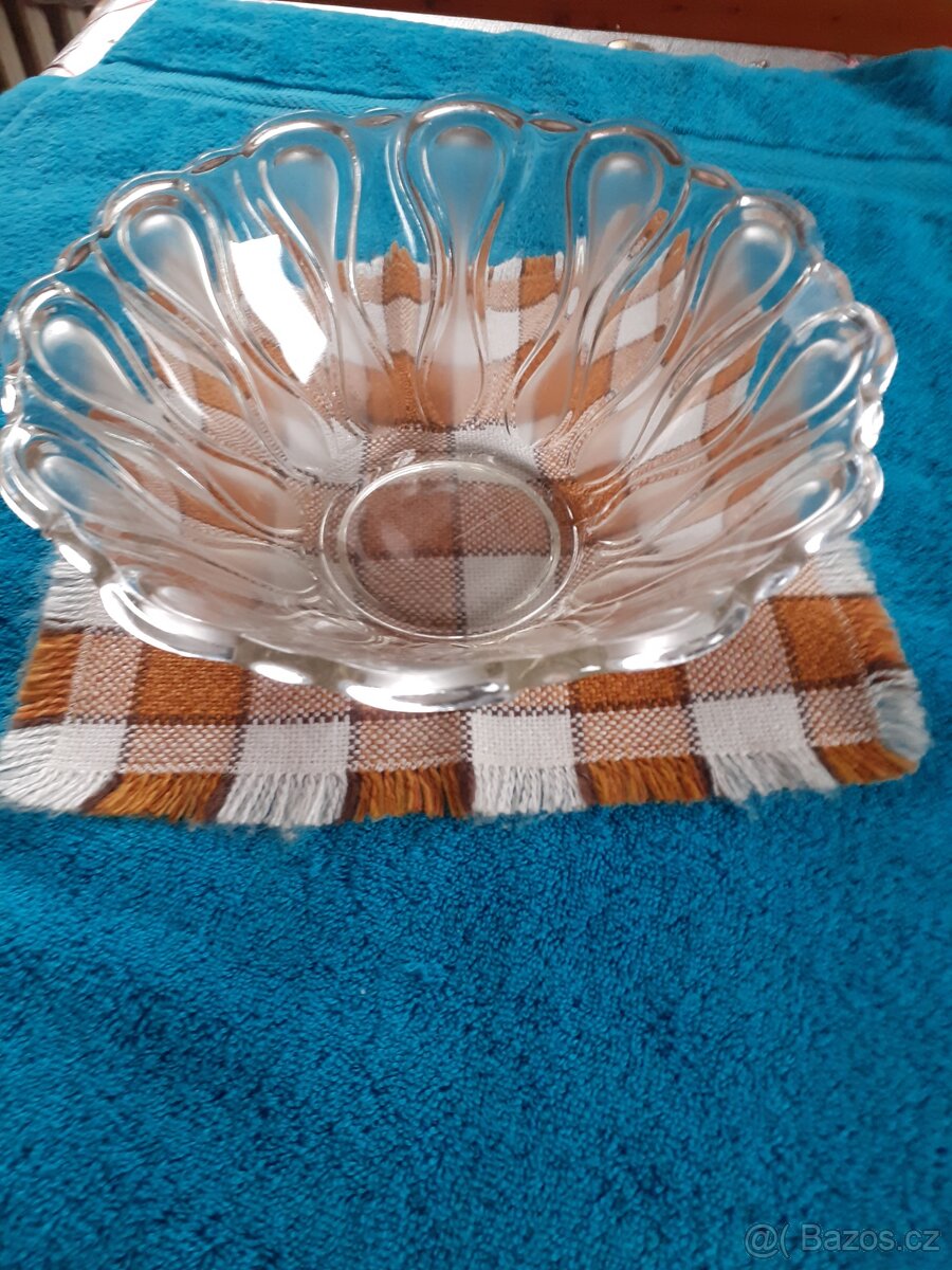 Starožitné  mísy,broušené  misky