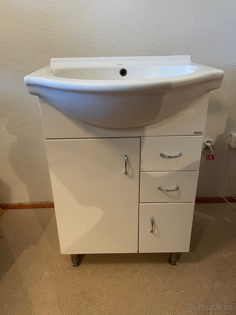 Koupelnová skříňka s umyvadlem