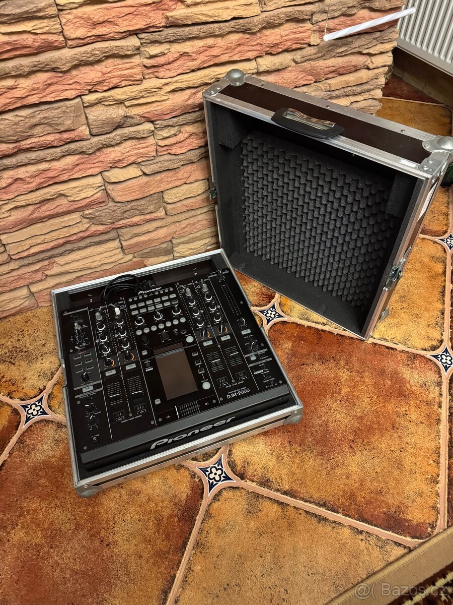 Mixážní pult Pioneer DJM-2000