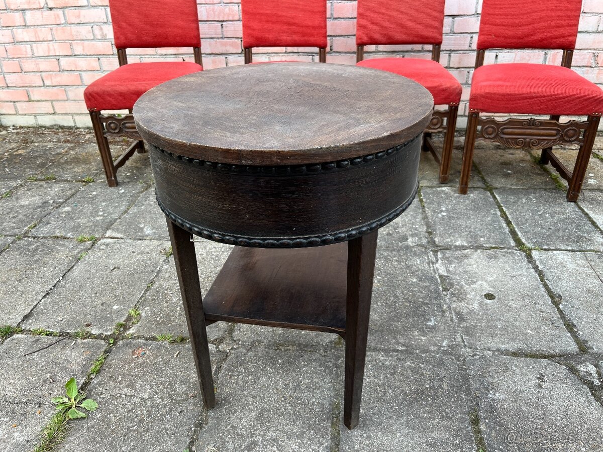 Starožitný nábytek - stolek kulatý s poličkou