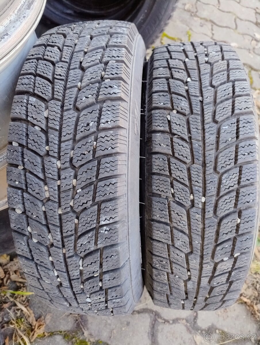 Krásné zimní pneu 175/65 R15
