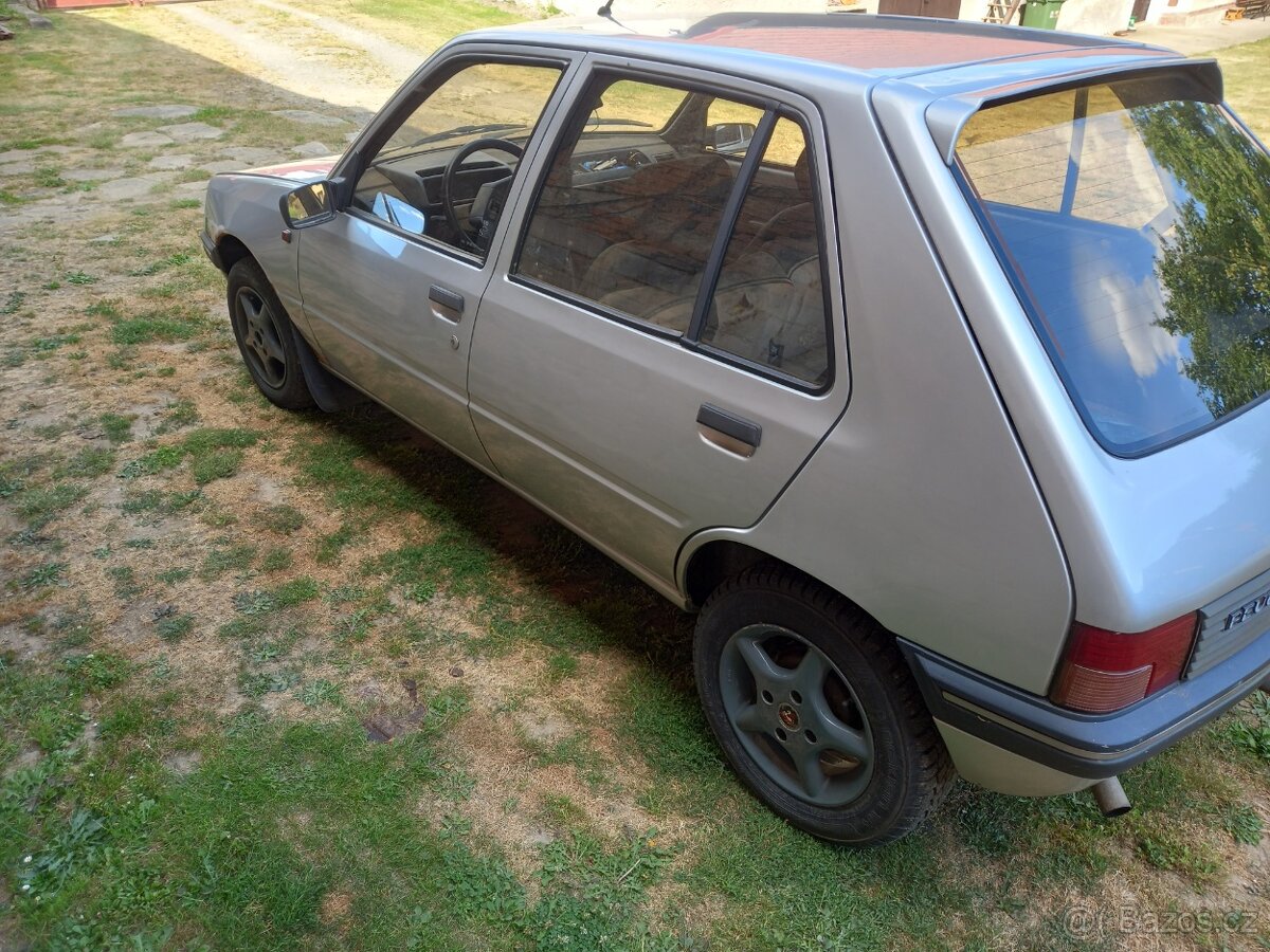 Peugeot 205