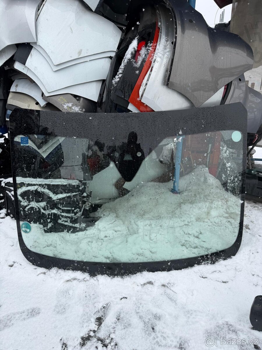 Ford Transit celni okno mk8