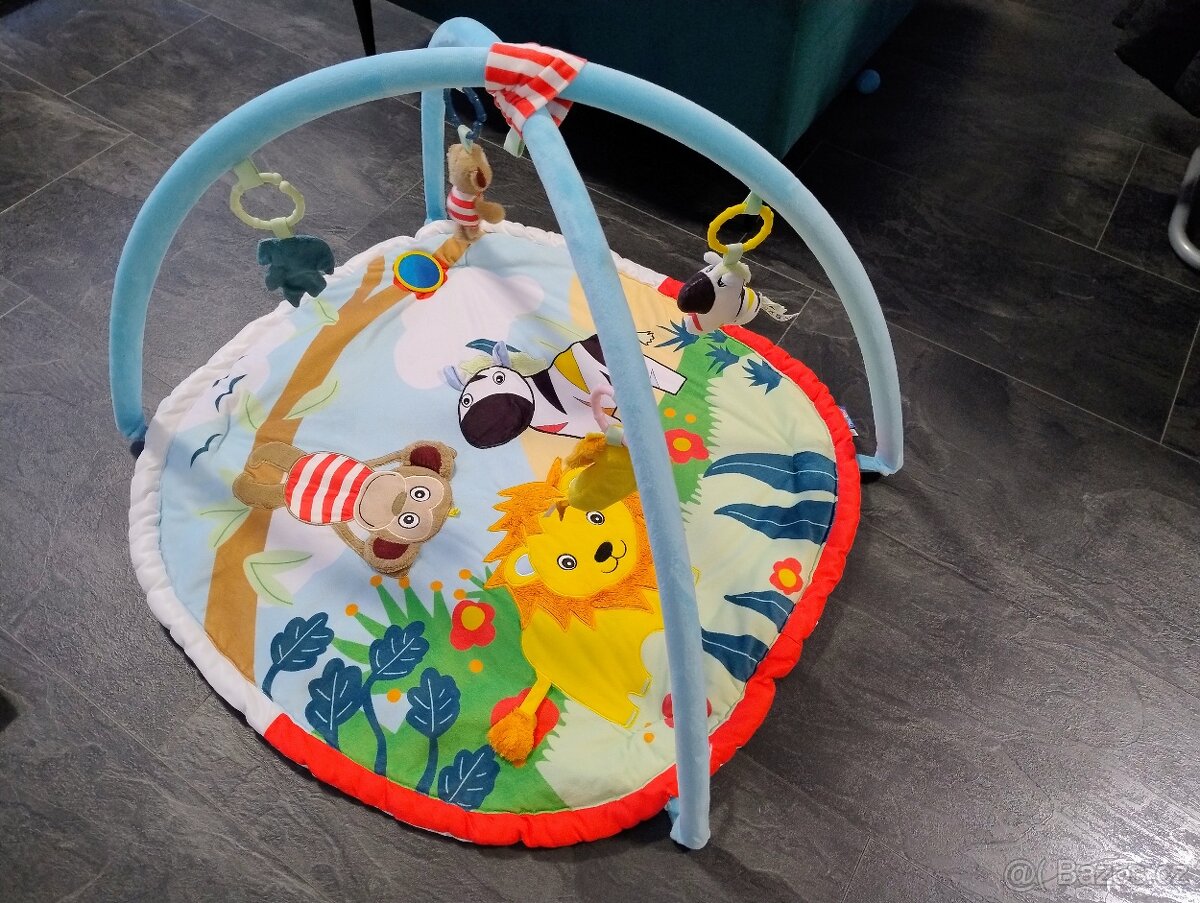 Dětská hrací deka s hrazdičkou
