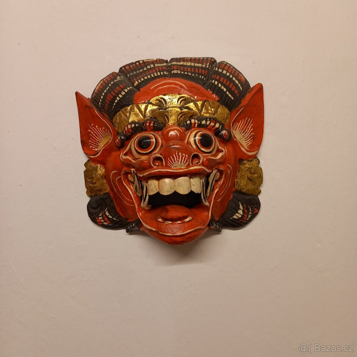 Dřevěná maska na zeď