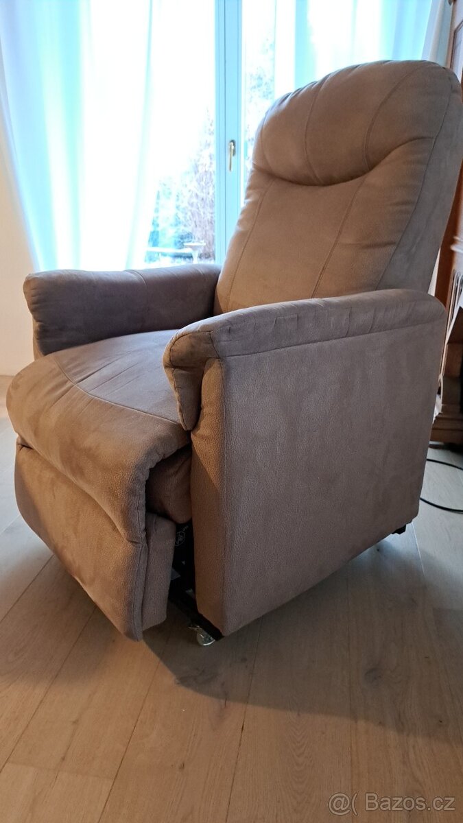 Relaxační křeslo, elektrické.