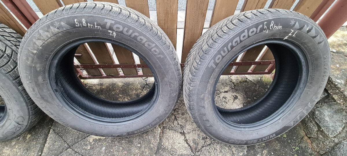 Zimní pneu 215/60 R16