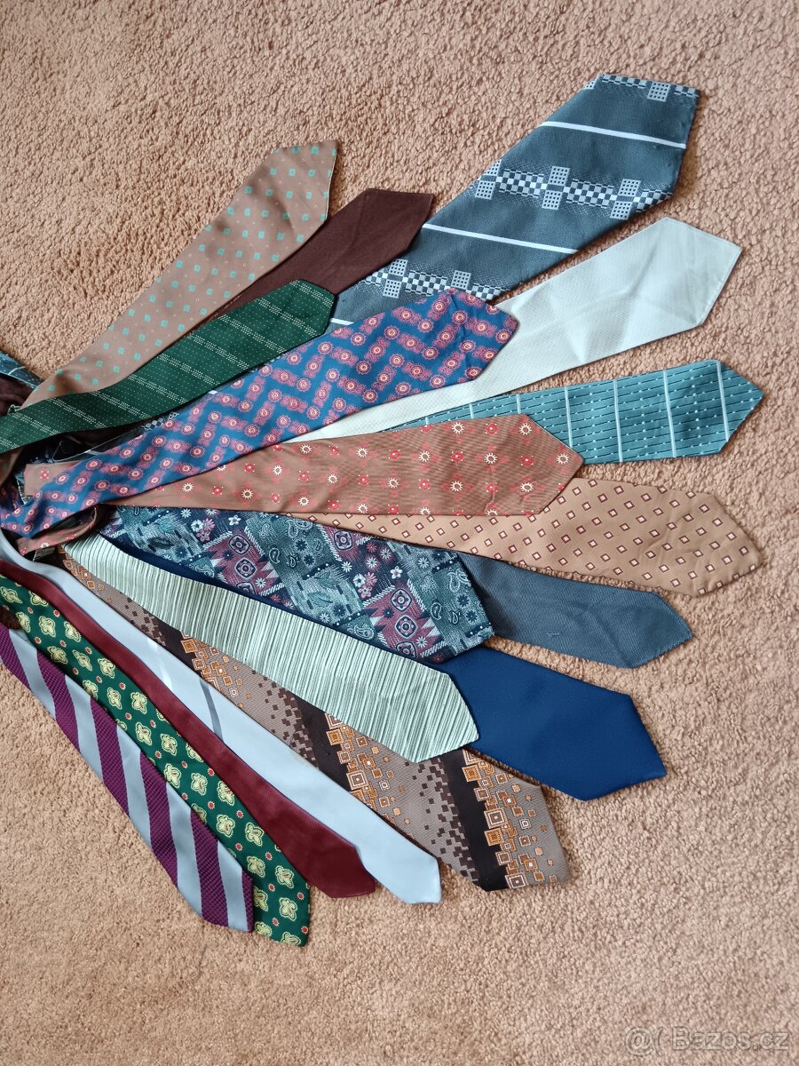 Retro kravaty, symboly náboženství