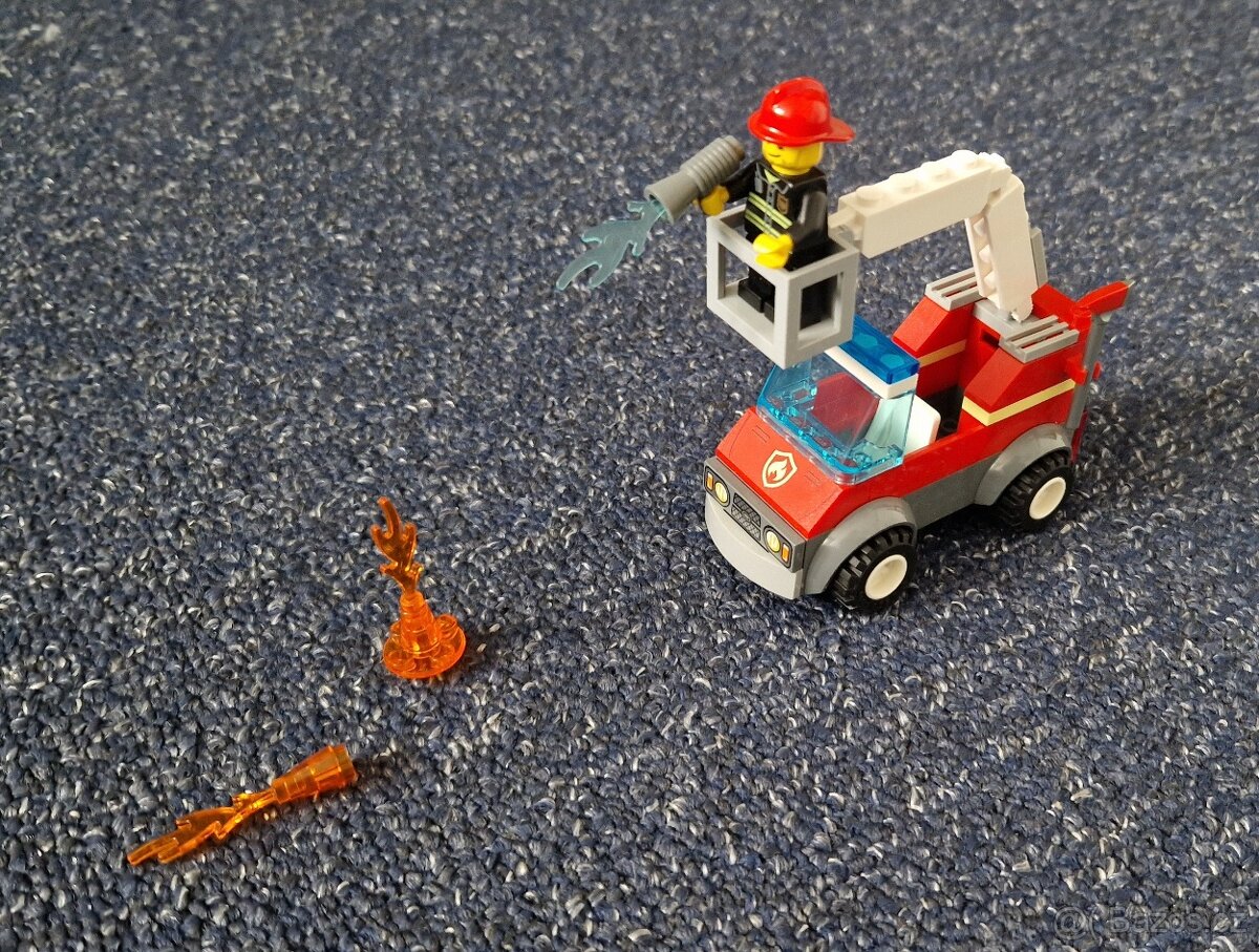 Lego City 60212 Hořící gril