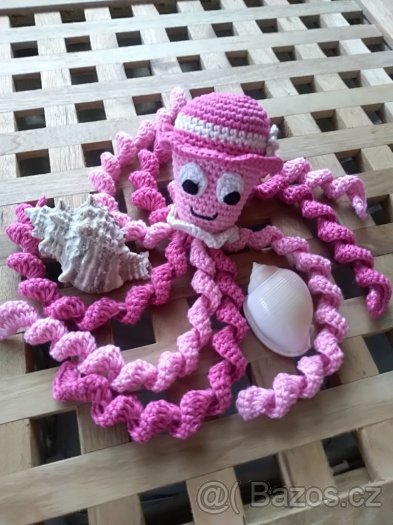 Háčkovaná chobotnička s kloboukem