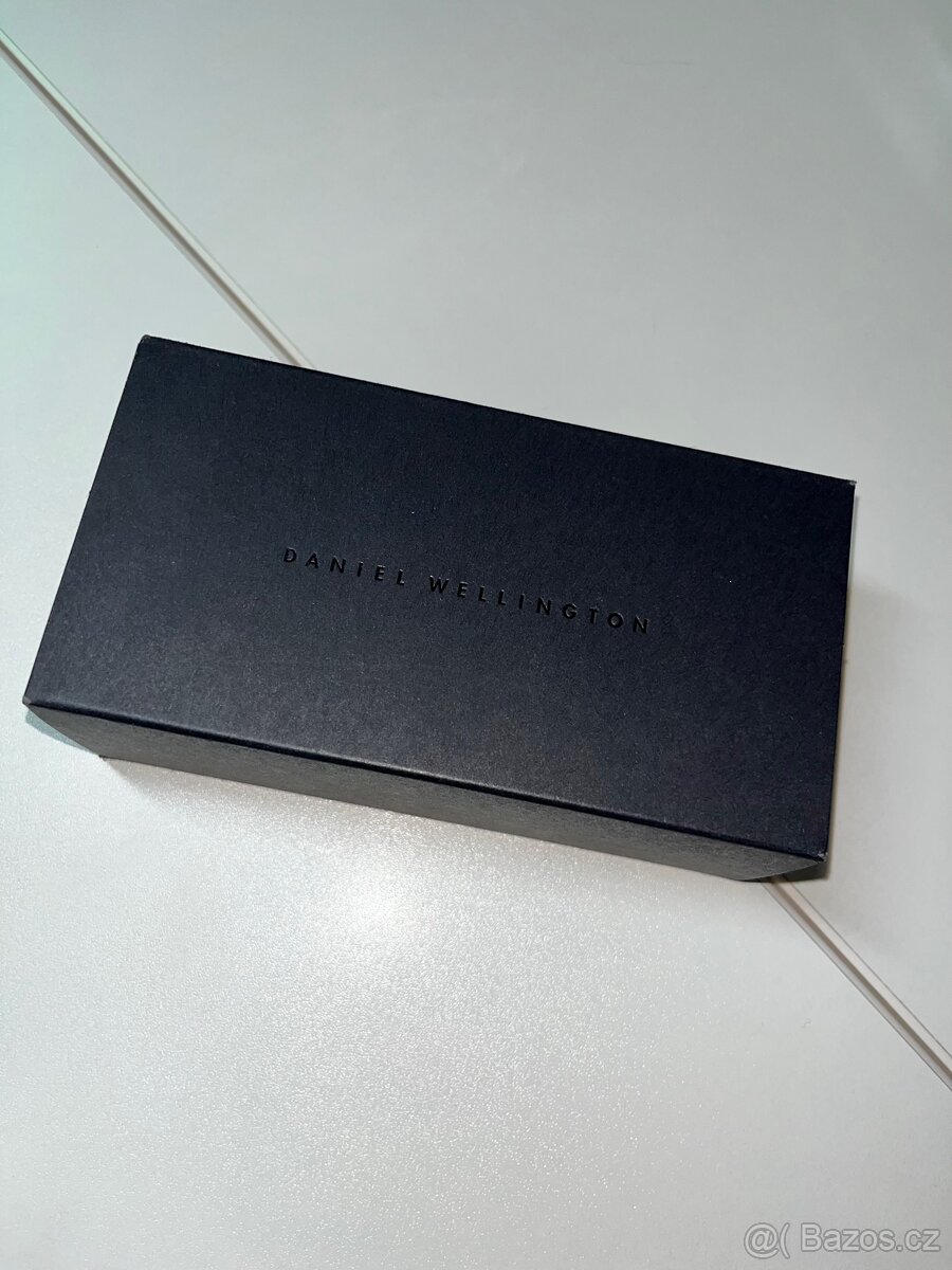 Stříbrné hodinky Daniel Wellington