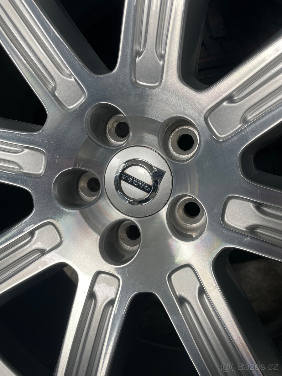 Letni sada Volvo Xc 90