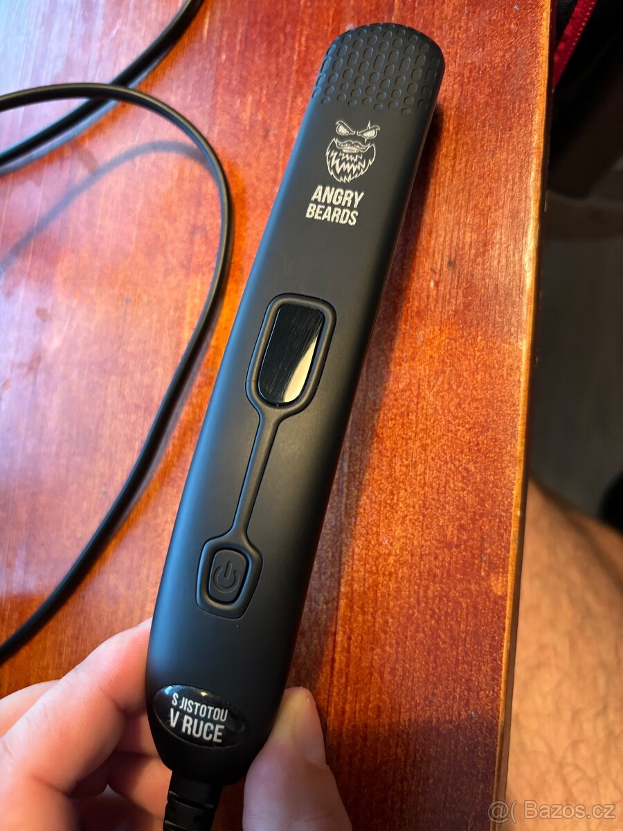 Žehlička na vousy Beard Straightener