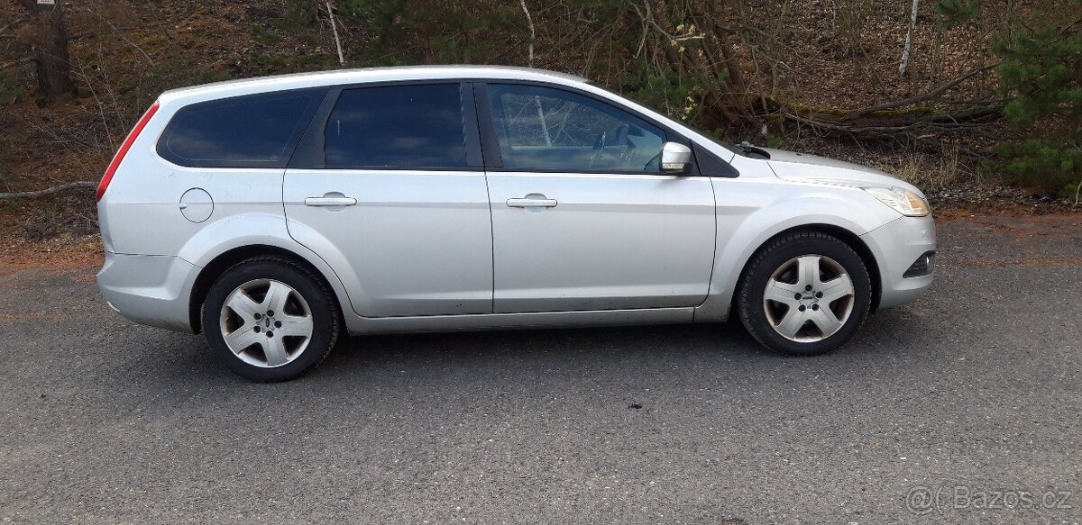 Ford Focus 2,0i 16V Carving 107 kw kombi