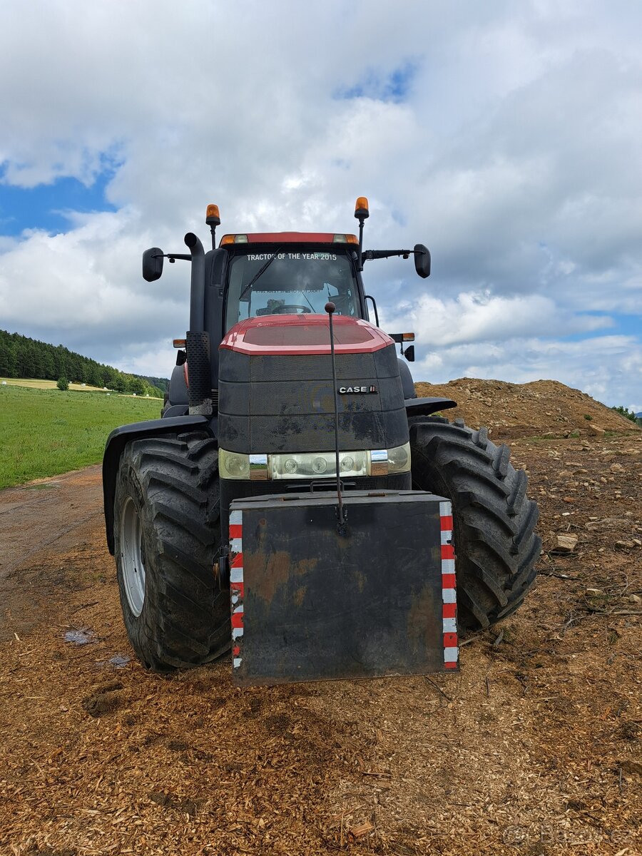 Traktor Case a štěpkovač