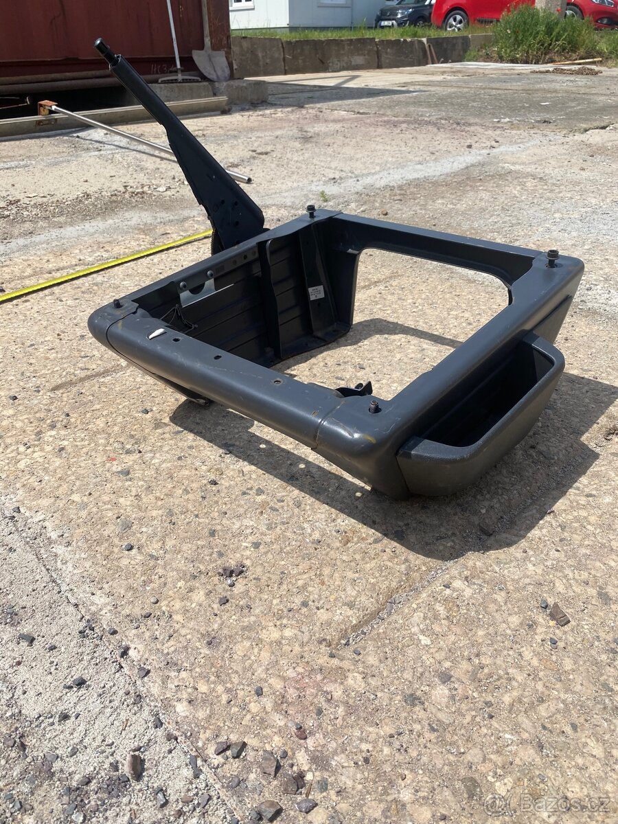 Podstavec sedadla řidiče VW T5/6