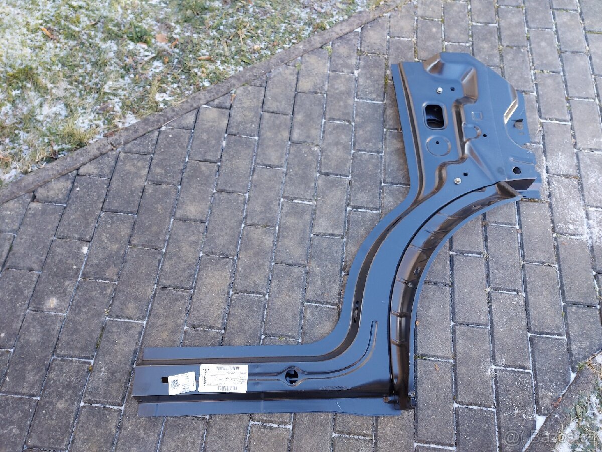 Vw Transporter T5 pravý vnitřní sloupek
