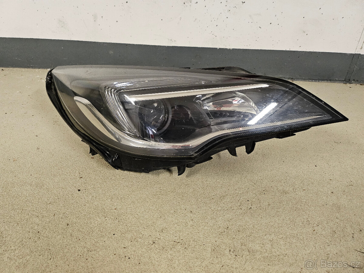 Opel Astra K xenon světlomet pravý
