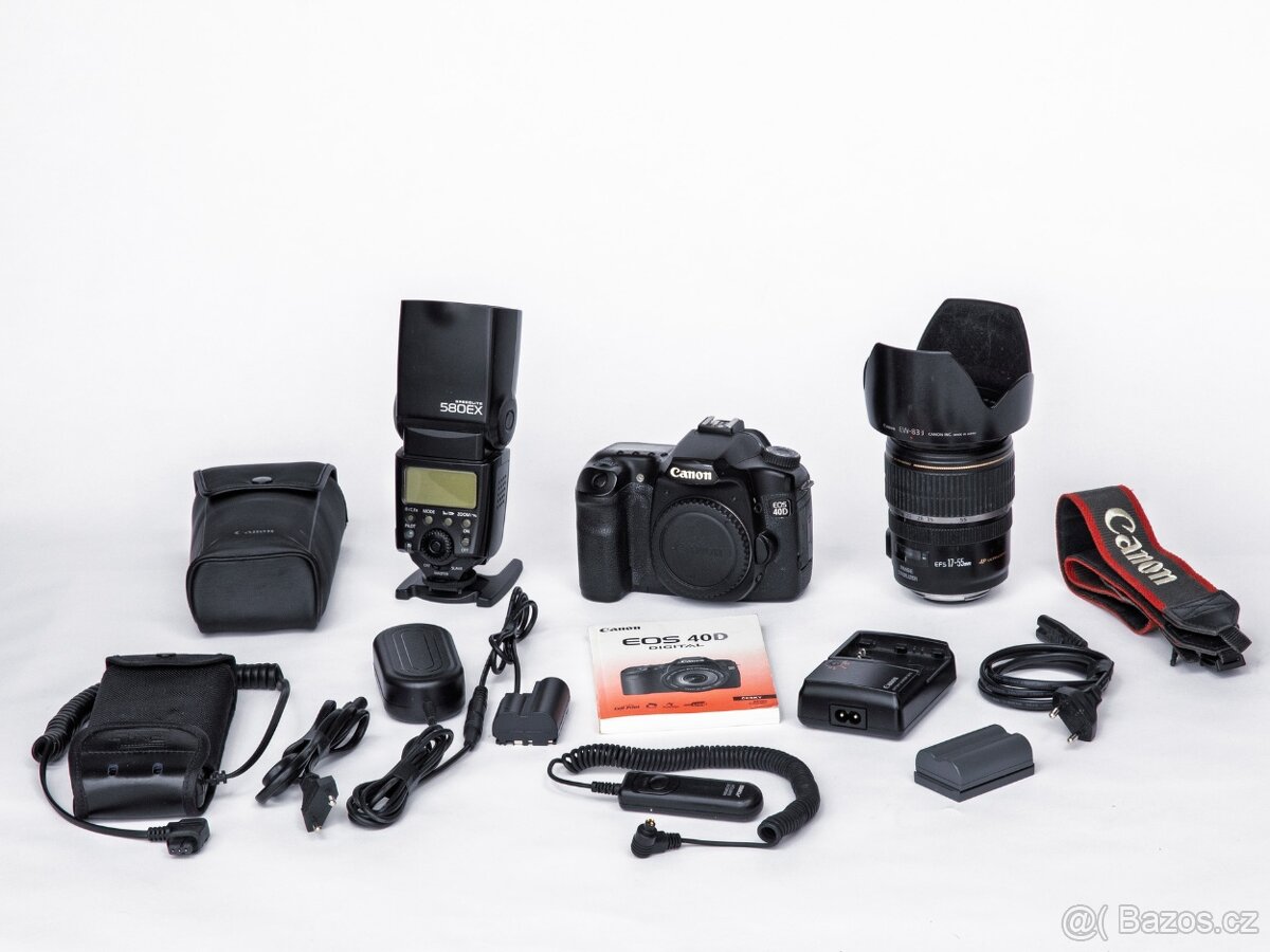 Canon EOS 40D s objektivem a příslušenstvím