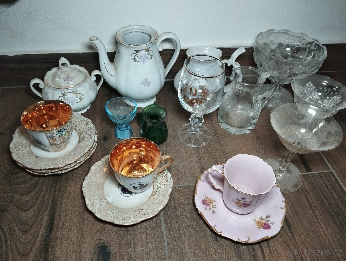 Různé staré Sklo a Porcelán