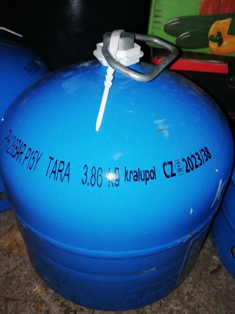2kg láhev na PB - PLNÁ 450 Kč / prázdná 250 Kč