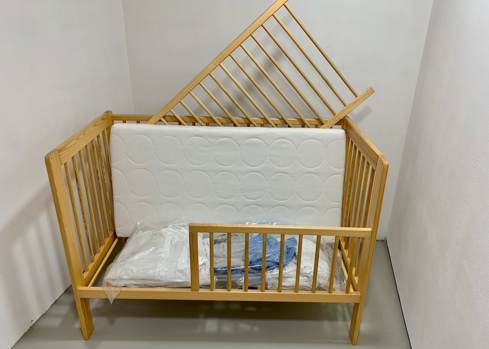 Dětská dřevěná postýlka 124x66 cm výška 90 cm