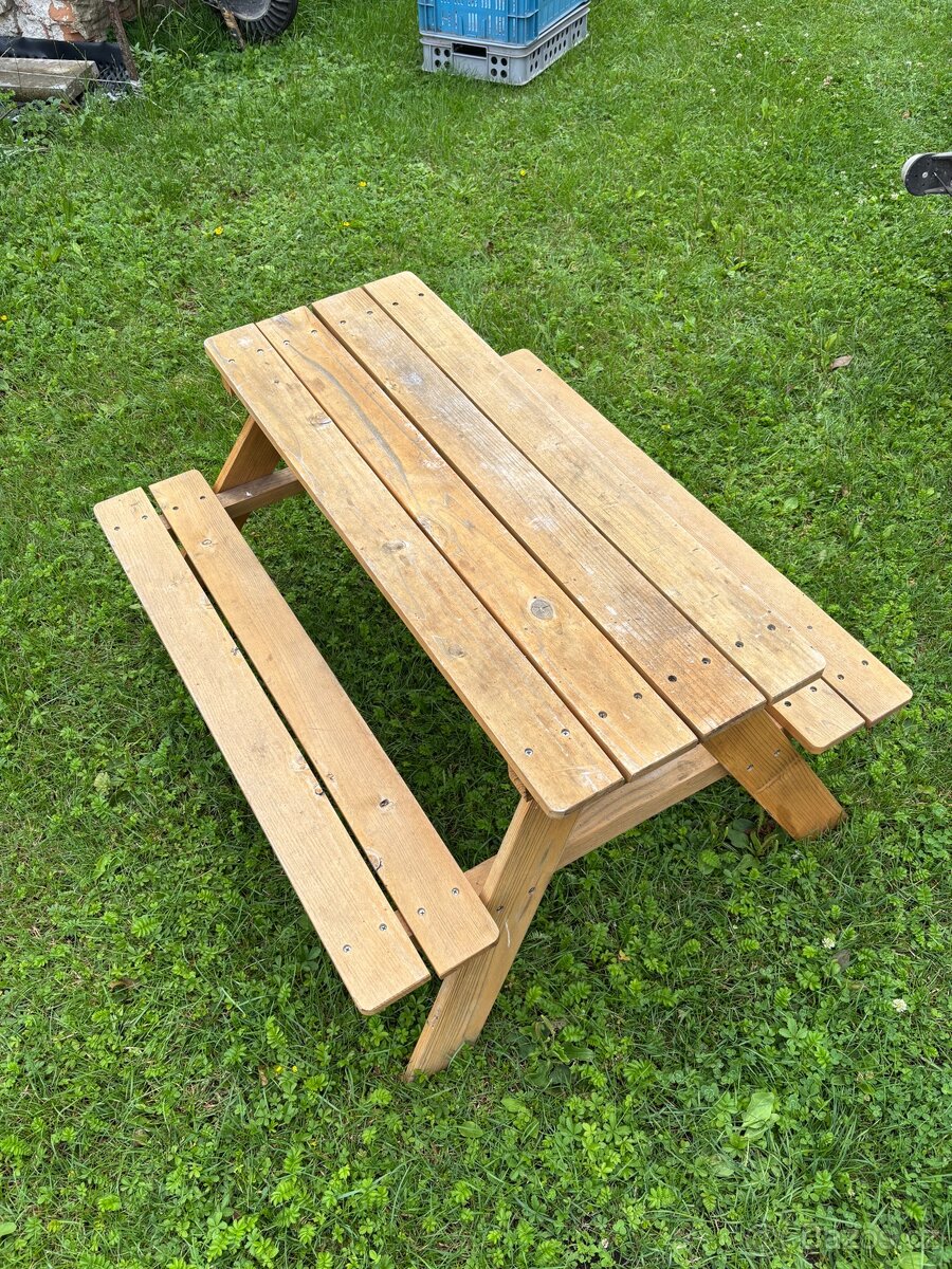 Dětská zahradní lavice