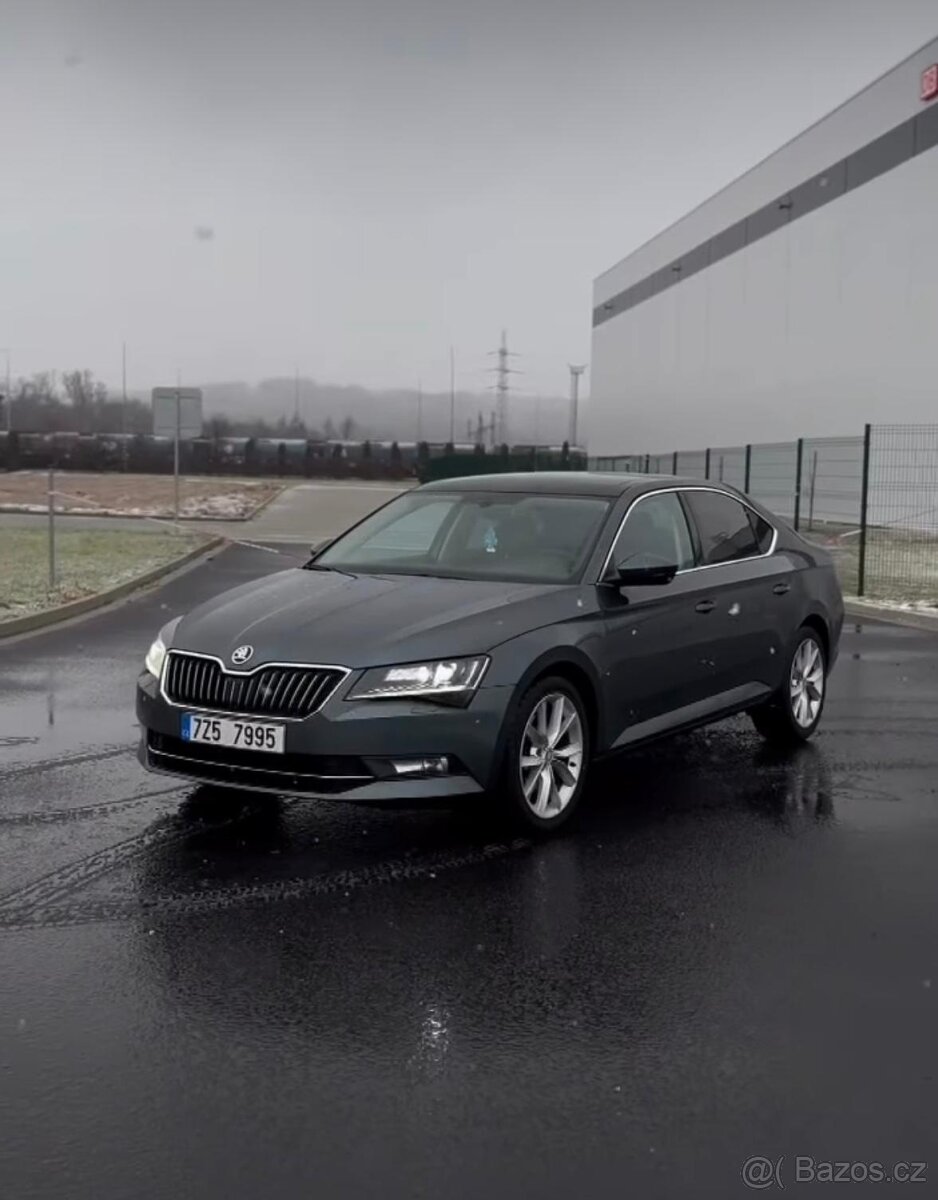 ŠKODA Superb. Možné i na splátky bez registrů